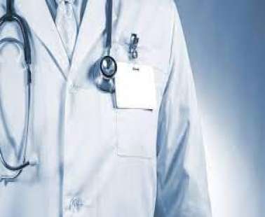 Ελεύθερος με εγγύηση ο γιατρός για τα πλαστά SafePass