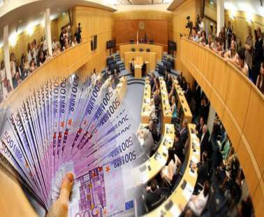 Αυξάνουν την κρατική χορηγία στα κόμματά τους