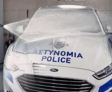 Η Αστυνομία ψάχνει να της πλύνουν τα περιπολικά