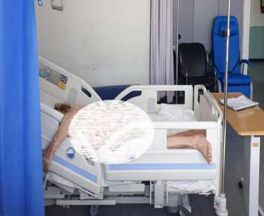 Πυρά εναντίον του ΟΚΥπΥ εξαπολύει η οικογένεια της ηλικιωμένης γυναίκας που αφέθηκε γυμνή σε δημόσια θέα