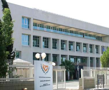 Έρευνα στο Υπουργείο Εξωτερικών για τις «μπίζνες» πρέσβη