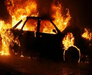 Εβαλαν φωτιά σε λάθος αυτοκίνητο.... Συνελήφθησαν μάνα και κόρες