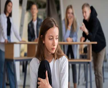 Φούντωσε η κόντρα για τη σχολική διαγωγή