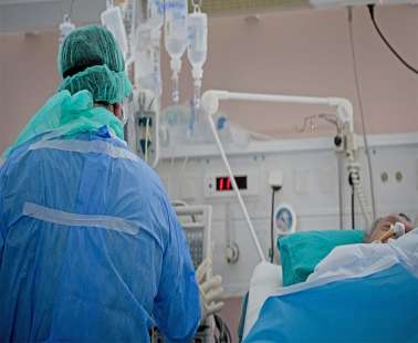 Διασωληνώθηκε 26χρονος με κορωνοϊό