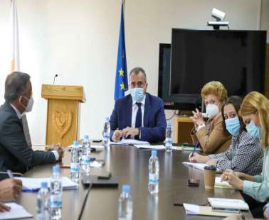 Στο συρτάρι αφαίρεση μάσκας και άλλες χαλαρώσεις λόγω της αύξησης κρουσμάτων