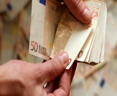 Ξύλο οι Αφρικανοί για τα επιδόματα