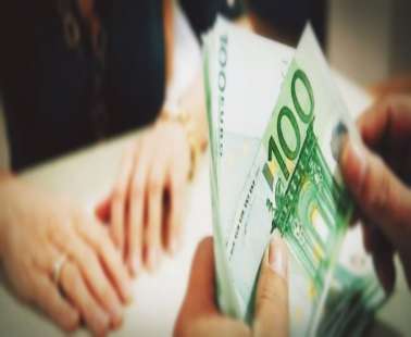 Σχεδόν 20,000 μονογονεϊκές οικογένειες σε κίνδυνο φτώχειας