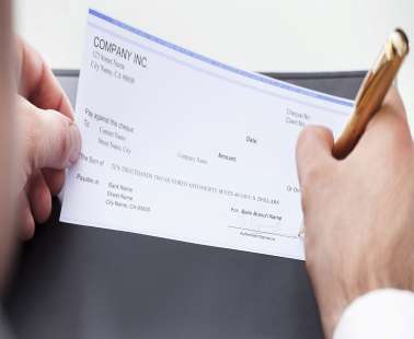 Πλαστογράφησε επιταγές της εταιρείας της στη Λεμεσό