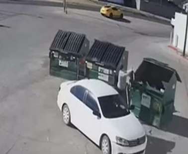 Βίντεο-σοκ: Η στιγμή που μητέρα πετά το νεογέννητο παιδί της στα σκουπίδια