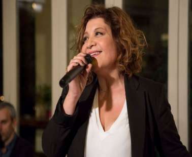 Giota Nega performs songs by male performers