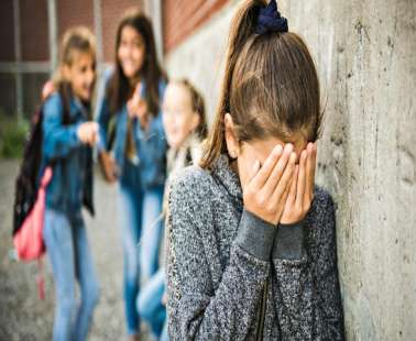 Ξυλοκόπησαν μαθήτρια και της έσπασαν τα γυαλιά