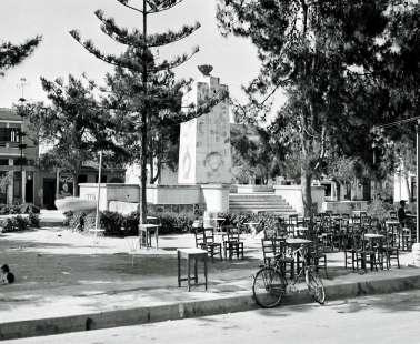 Πλατεία Ηρώων άλλως «Κκεσεγλουδιών» και η ιστορία της