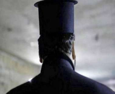 Ιερέας χάκερ έκλεβε τραπεζικούς λογαριασμούς και μοίραζε τρόφιμα σε φτωχούς