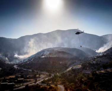 Ζημιές σε κατοικίες και οχήματα από την πυρκαγιά στην Τάλα