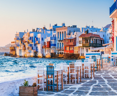 Χειροπέδες σε 28χρονη Κύπρια που διοργάνωσε παράνομο πάρτι σε βίλα στη Μύκονο