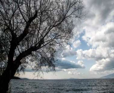 Βροχερό σκηνικό μέχρι και τη Δευτέρα