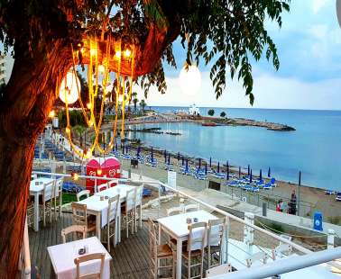Eating fresh fish right on the beach feels like paradise!