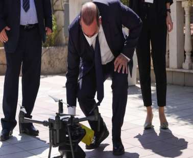 Ο Καρούσος πήρε πακέτο από το ταχυδρομείο με drone