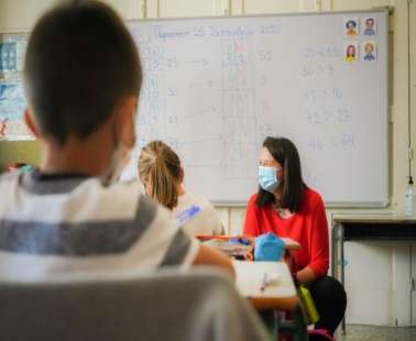 Eκπαιδευτικοί κινούνται νομικά για τα rapid test