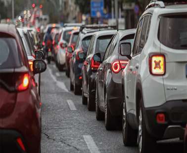 Εργασία από τις 7 στο Δημόσιο, αν θέλουν, για να μειωθεί κάπως το μποτιλιάρισμα στους δρόμους.