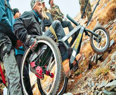 The Cypriot paraplegic who managed to climb to the top of Olympus in a wheelchair!