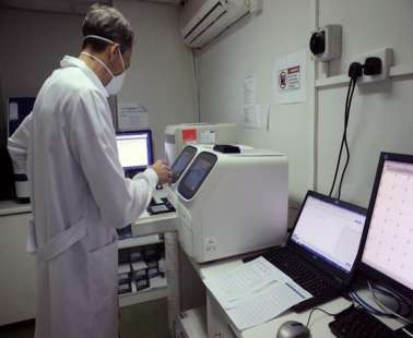 2 θάνατοι και 403 νέα κρούσματα
