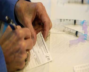 Όλα όσα πρέπει να γνωρίζεις για το εμβόλιο της Moderna