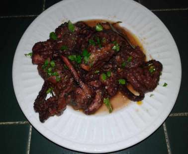Oktapus in red wine – “Ktapodaki krasato kathisto”