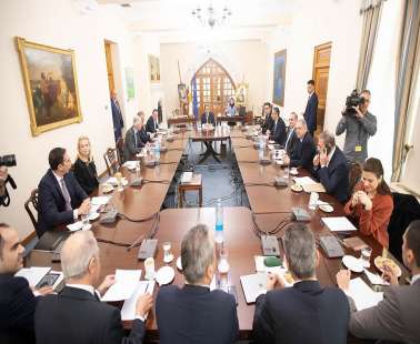 Ανακοινώνονται νέα κίνητρα για τους εμβολιασμένους