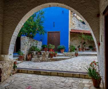 5 χωριά με γραφικά στενά για να ανακαλύψεις