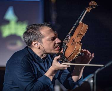 The “Commandaria Orchestra and Friends”, presents Italian born violin wizard Luca Ciarla!
