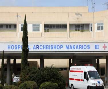 Διασωληνωμένο δίχρονο κοριτσάκι