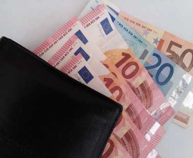 Συνεχίζεται το επίδομα των €360 για ανέργους