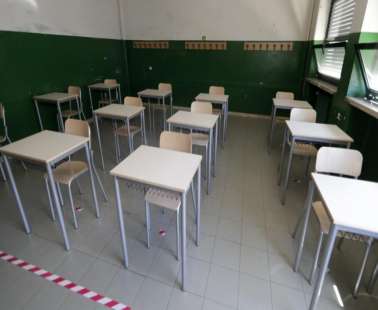 Μέχρι τέλος Αυγούστου παραδίδονται τα μονοθέσια θρανία