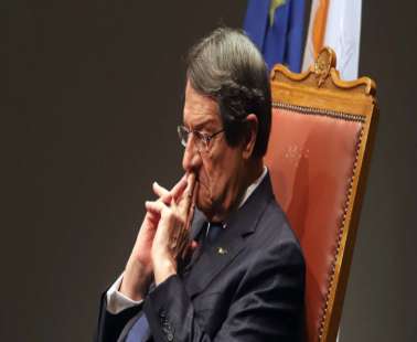 Πρόεδρος και χρυσά διαβατήρια