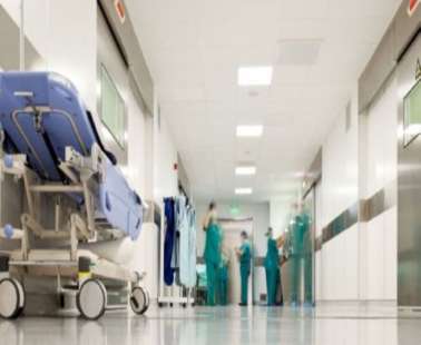 Χαμός στις Πρώτες Βοήθειες: «Ντροπή, δεν έχουν πού να πάρουν διασωληνωμένο»