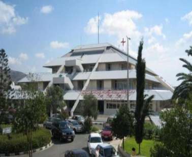 Μεθυσμένες Αγγλίδες επιτέθηκαν σε νοσηλεύτρια