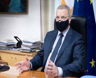 Αντιπρόταση της κυβέρνησης στη Βουλή για τα δημοψηφίσματα