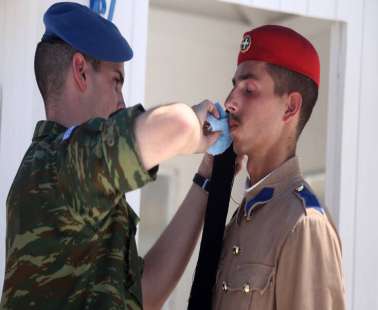 Οι Εύζωνες στον καύσωνα