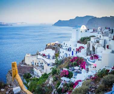 Κορωνοϊός: Στην «κόκκινη» λίστα της Βρετανίας 7 ελληνικά νησιά