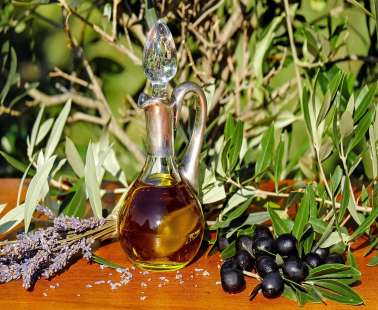 Τι θα συμβεί αν πίνουμε ένα σφηνάκι ελαιόλαδο κάθε μέρα