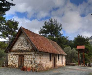 Η Παλιά Εκκλησία του Τιμίου Προδρόμου στο χωριό Δύμες