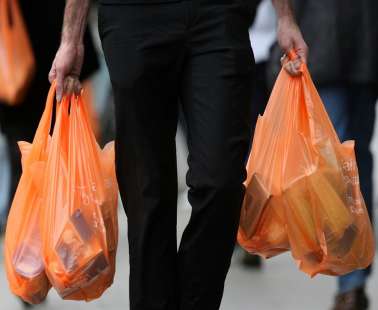 Δεν έπιασαν τόπο τα πέντε σεντ για πλαστικές σακούλες-Αποσύρονται δια παντός