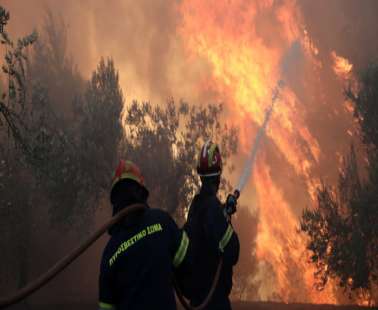 Ελέγχεται η φωτιά στην Τριμίκλινη