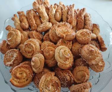 Easter koulourakia(cookies) with orange and honey