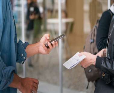 Καταργείται σε χώρους το SafePass, μειώνεται η καραντίνα
