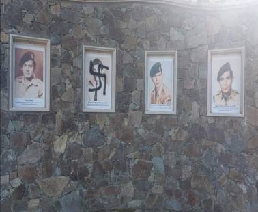 Βεβήλωσαν μνημείο στην Ευρύχου