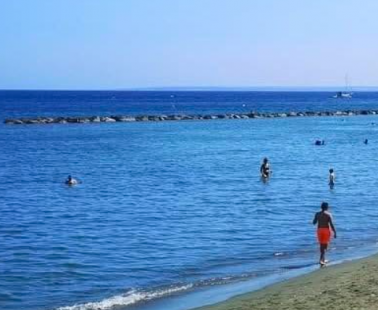 Παραλίγο τραγωδία στους κυματοθραύστες της Λεμεσού