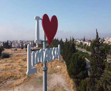 Τι κρύβουν οι ταμπέλες στον αυτοκινητόδρομο της συμπρωτεύουσας;