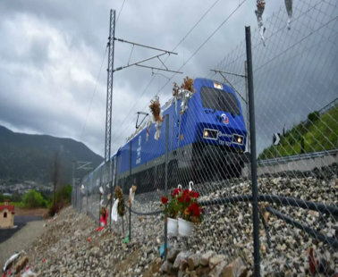 Τέμπη: Ανάμεικτα τα συναισθήματα όταν το Intercity πέρασε από το σημείο της τραγωδίας